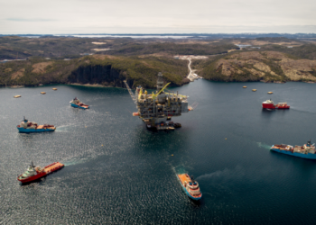 Maersk Supply Service to concentrate on offshore wind & support vessels, MTB Events. Image shows Maersk supply service vessels towing the Hebron off shore project.