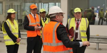 Image shows Mike Kane MP, Minister for Aviation, visiting the University of Sheffield's Energy Innovation Centre to announce £63 million of funding for 17 projects to accelerate SAF production. University of Sheffield to Lead £1.5 Million Green Aviation Fuel Project, MTB Events.