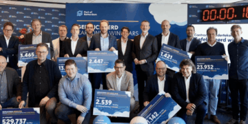 Image shows the carbonbid winners, a group of 18 people holding signs with numbers. Photo by Marc Nolte. Port of Rotterdam Authority Boosts Port Decarbonisation Efforts, MTB Events.